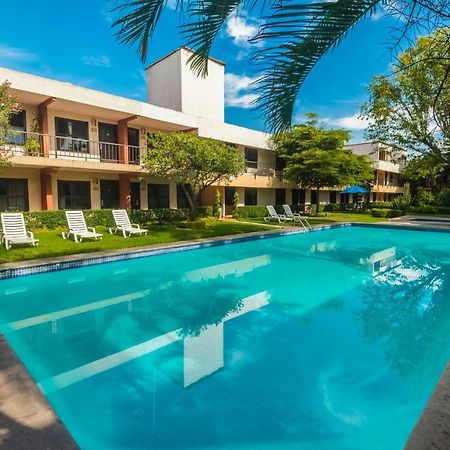 Hotel Puerta Del Sol Guadalajara Сапопан Экстерьер фото