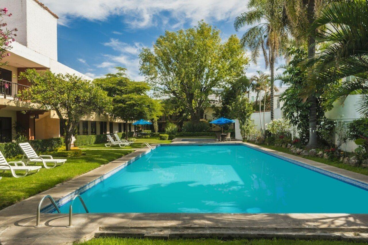 Hotel Puerta Del Sol Guadalajara Сапопан Экстерьер фото