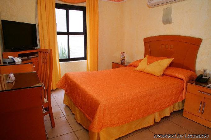 Hotel Puerta Del Sol Guadalajara Сапопан Номер фото
