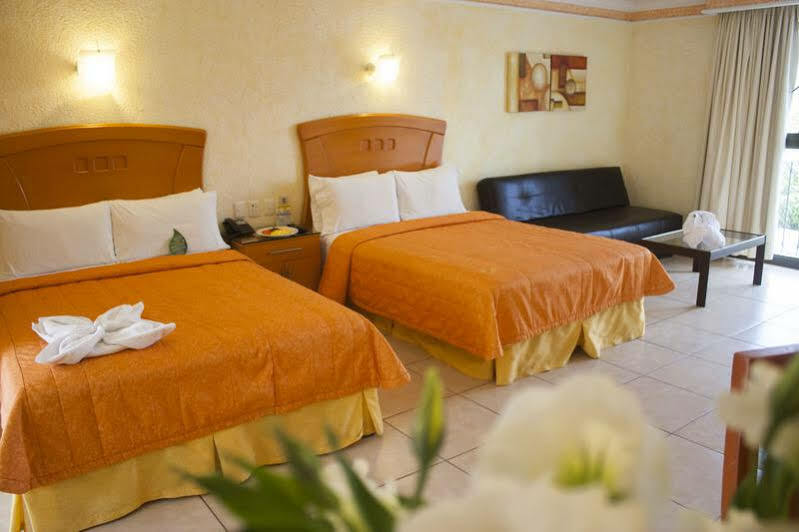 Hotel Puerta Del Sol Guadalajara Сапопан Экстерьер фото